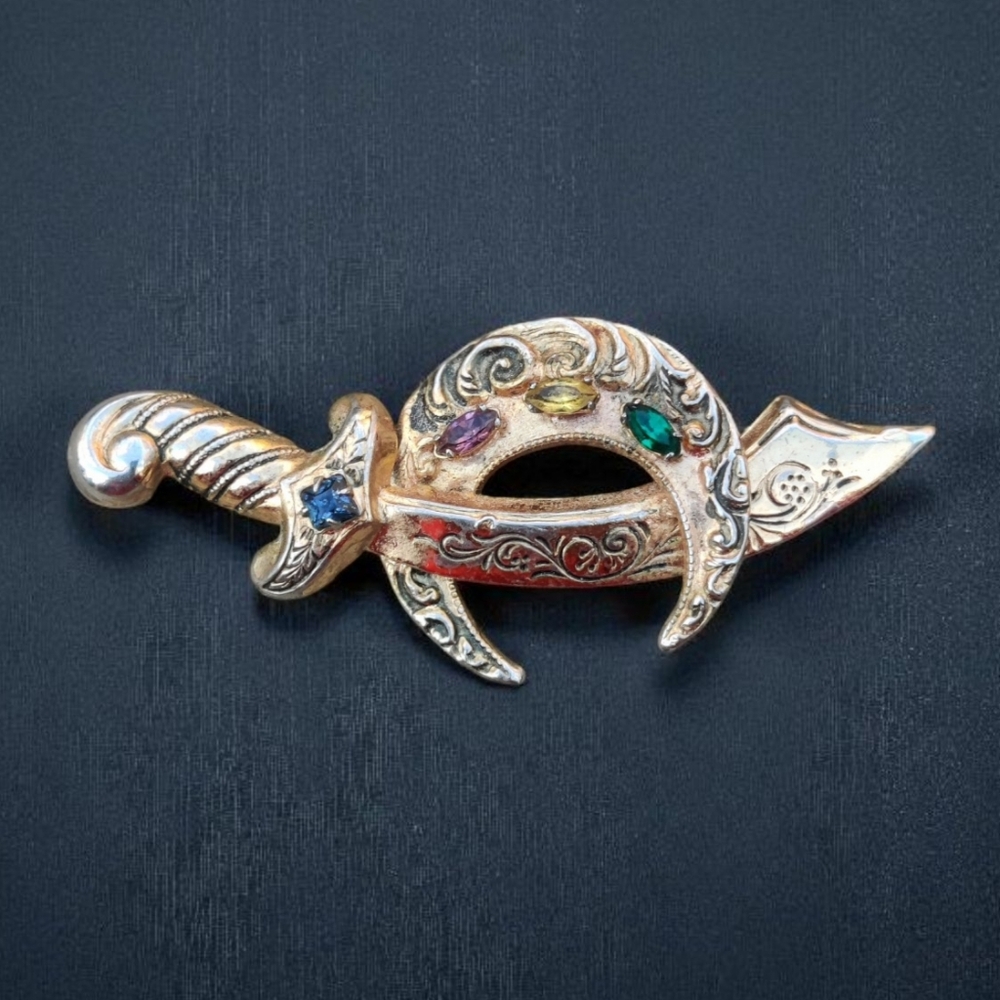 🗡️ Rare Vintage Signed Coro Mason Scimitar Sword Brooch
